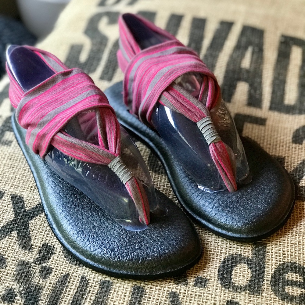 Sanuk yoga mat sandals